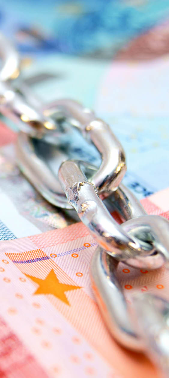 Chains and denomination euro.