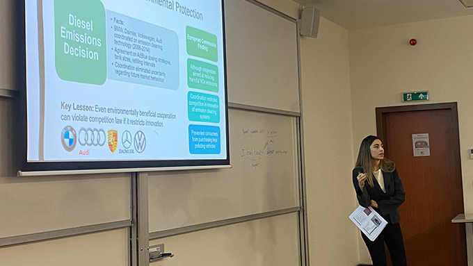 Ecem Süsoy Uygun Koç Üniversitesi’nde ESG’nin Sözleşmelere Yansıması ve Rekabet Hukuku Etkileri Konusunda Ders Verdi